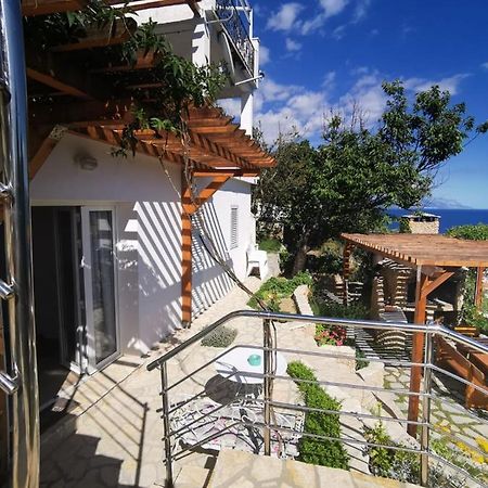 Apartments By The Sea Mimice, Omis - 14230 Bagian luar foto