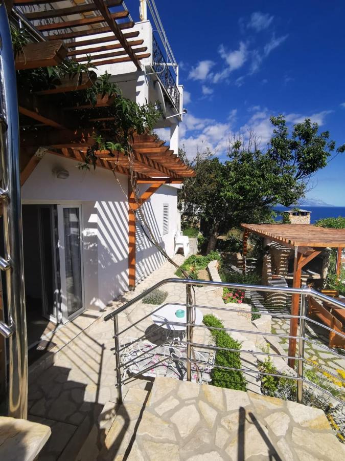 Apartments By The Sea Mimice, Omis - 14230 Bagian luar foto