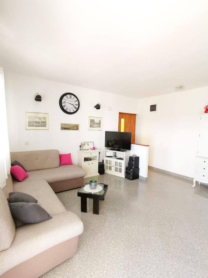 Apartments By The Sea Mimice, Omis - 14230 Bagian luar foto