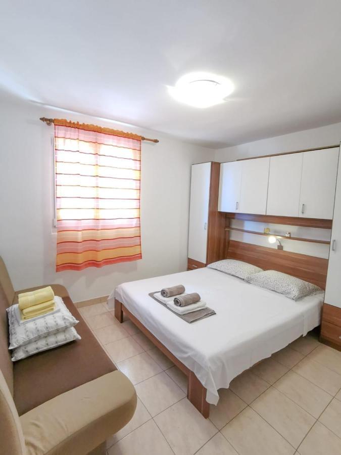 Apartments By The Sea Mimice, Omis - 14230 Bagian luar foto