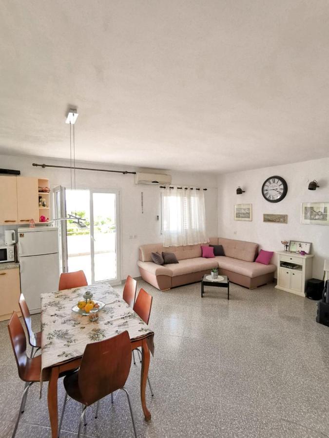 Apartments By The Sea Mimice, Omis - 14230 Bagian luar foto
