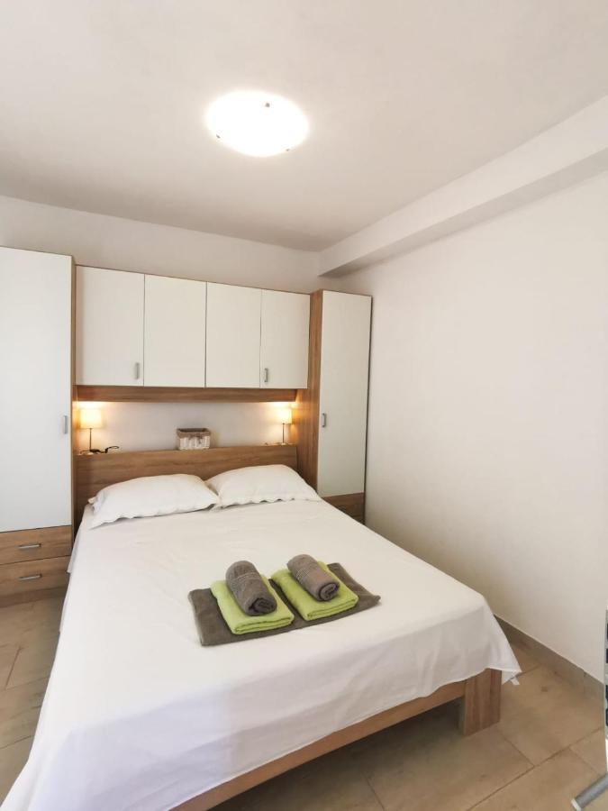 Apartments By The Sea Mimice, Omis - 14230 Bagian luar foto